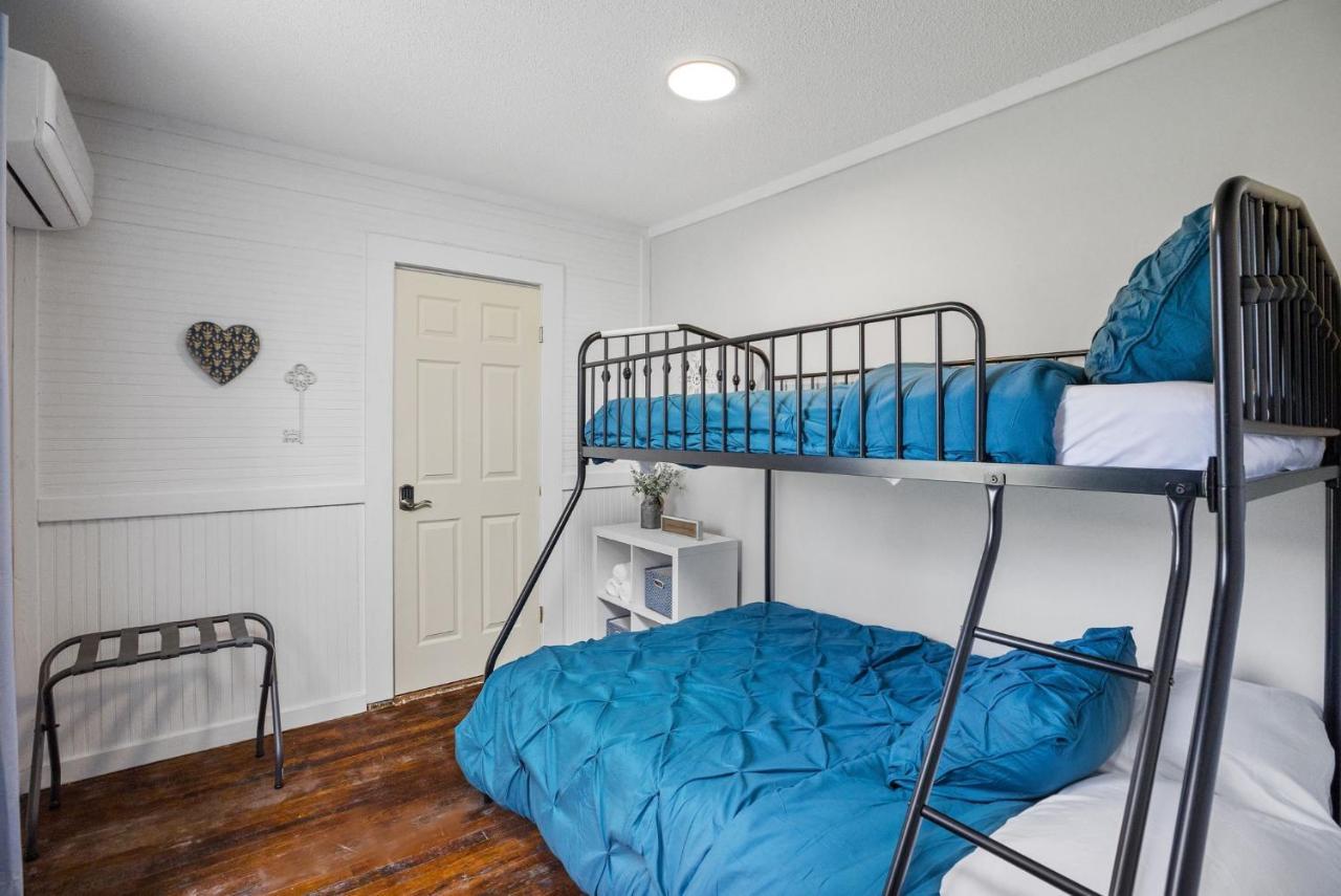 Charming 4 Bedroom Farmhouse With Large Backyard For Entertaining Mountain City Exterior foto